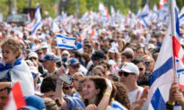 Tens of Thousands Take Part in Toronto’s ‘Walk With Israel’