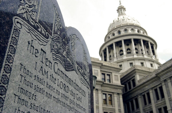 Abbott Signs Bill Into Law Requiring Ten Commandments in Public School Classrooms
