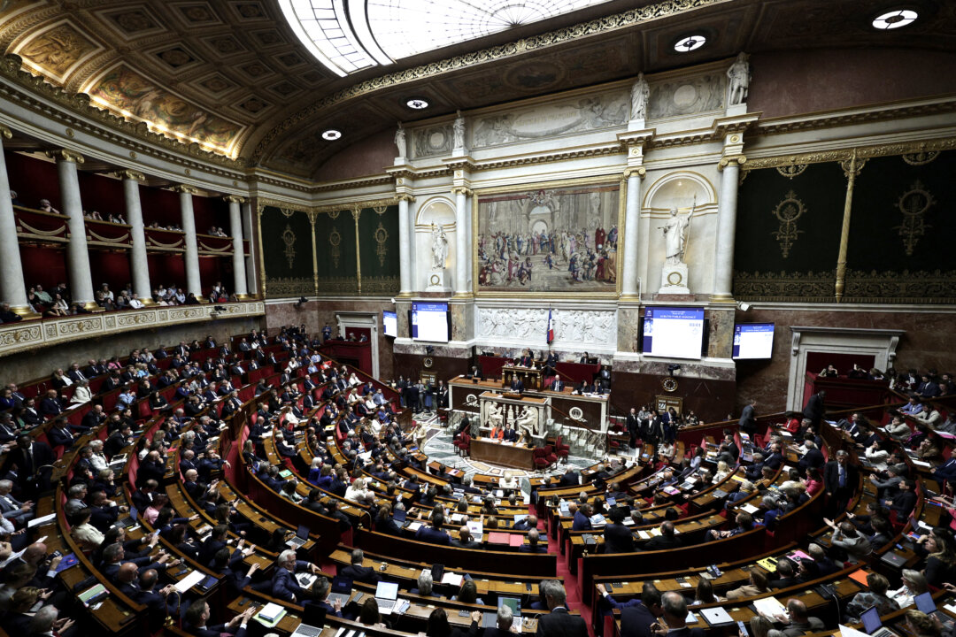 France Becomes 1st EU Country to Bar Children Under 15 From Social Media