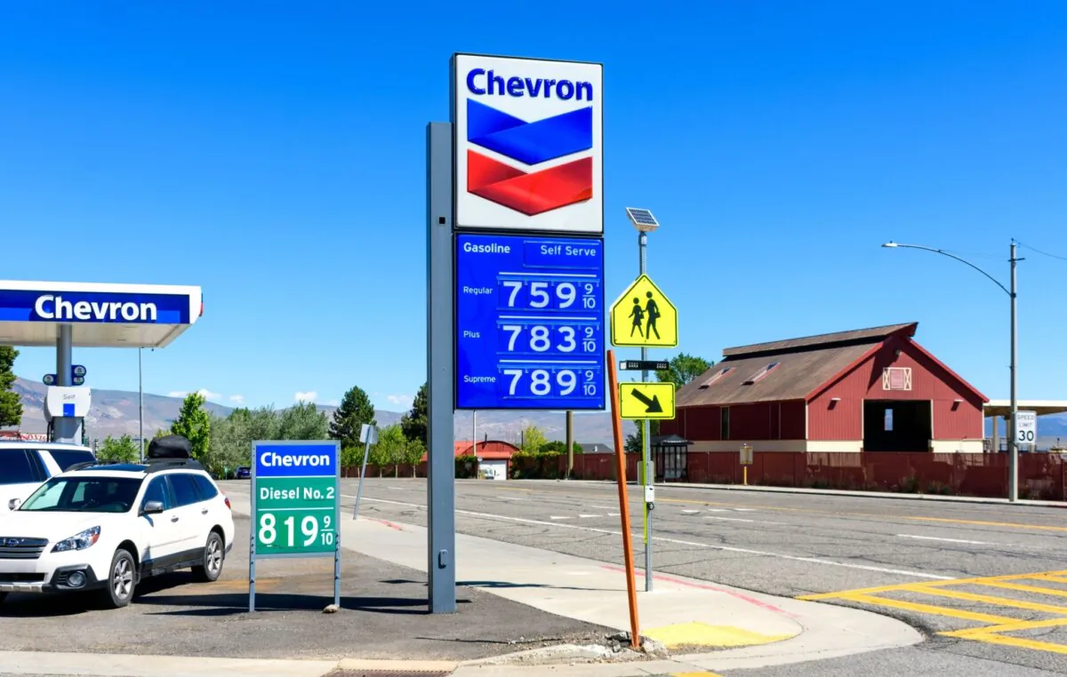 A Chevron gas station is selling regular gasoline for over 7 dollars a gallon in Lee Vining, Calif., on July 5, 2022. (Michael Vi/Shutterstock)