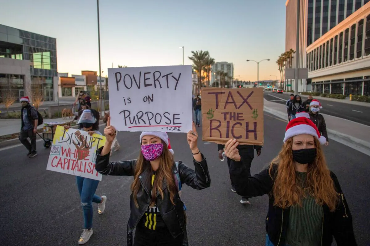 Protesters wearing Santa's hats march towards an Amazon Book Store in the Marina Del Rey neighborhood of Los Angeles during a Black Lives Matter rally to demand social justice on Dec. 19, 2020. (Apu Gomes/AFP via Getty Images)