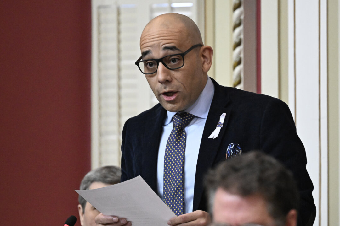 Quebec Plans Bill to Ease Interprovincial Trade Barriers