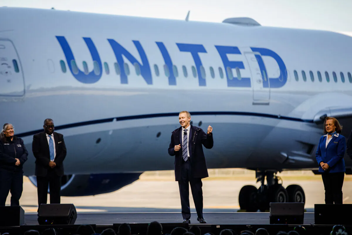 United Airlines CEO Scott Kirby speaks during a joint press event in North Charleston, S.C., on Dec. 13, 2022. (Logan Cyrus/AFP via Getty Images)