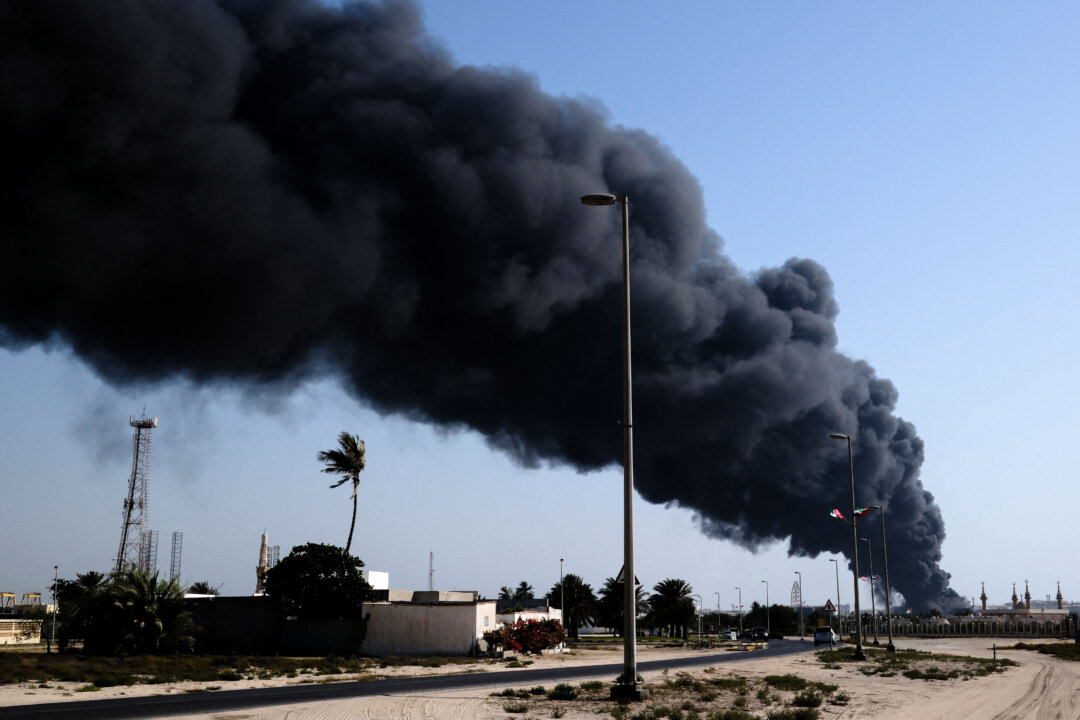 Day in Photos: Fire At Fuel Warehouse, Pink Soup Festival, and Mango Harvest