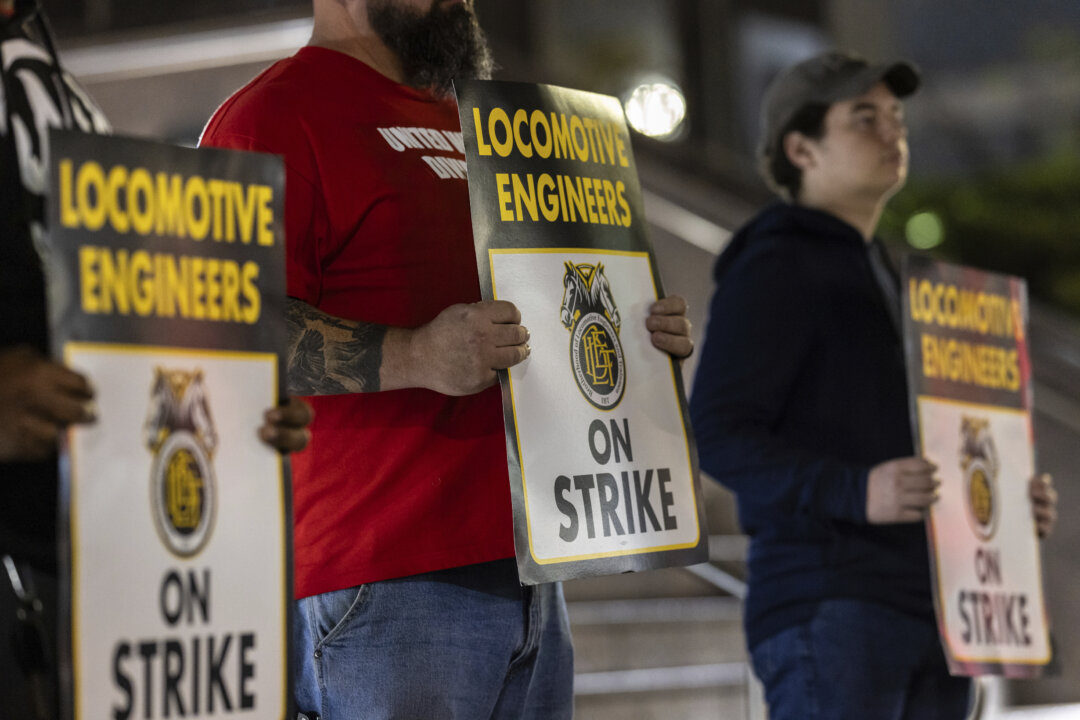 NJ Transit CEO Says Talks With Striking Engineers Union Are Nearly Finished