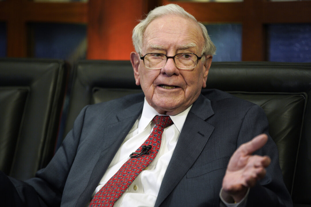 Warren Buffett Steps Down as Berkshire Chairman