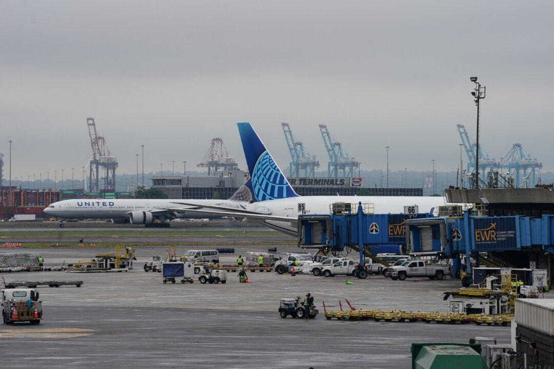 FAA Extends Newark Flight Restrictions Through June 2025 Amid Radar, Runway Issues