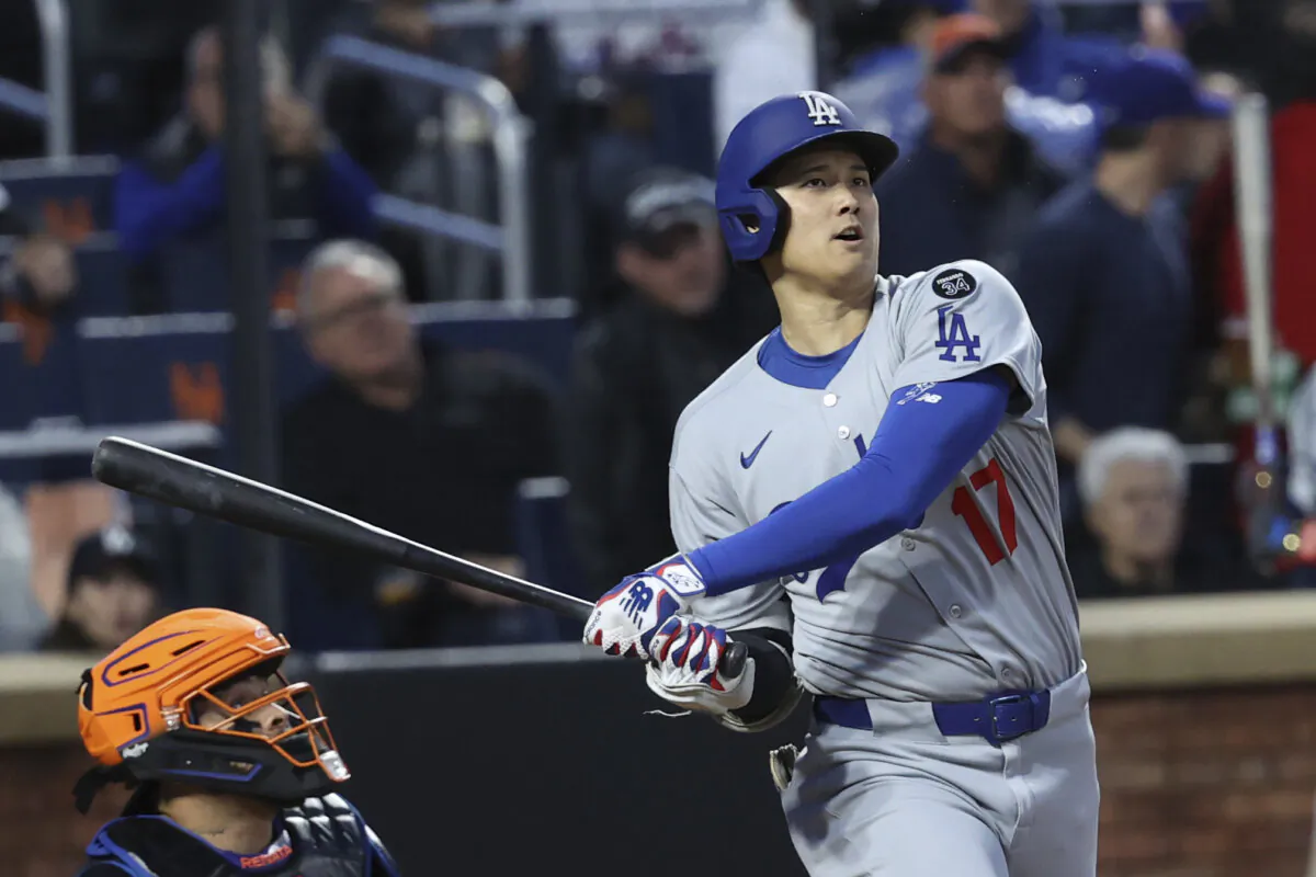 Los Angeles Dodgers' Shohei Ohtani bats during the third inning of a baseball game against the New York Mets, Friday, May 23, 2025, in New York. (AP Photo/Pamela Smith)