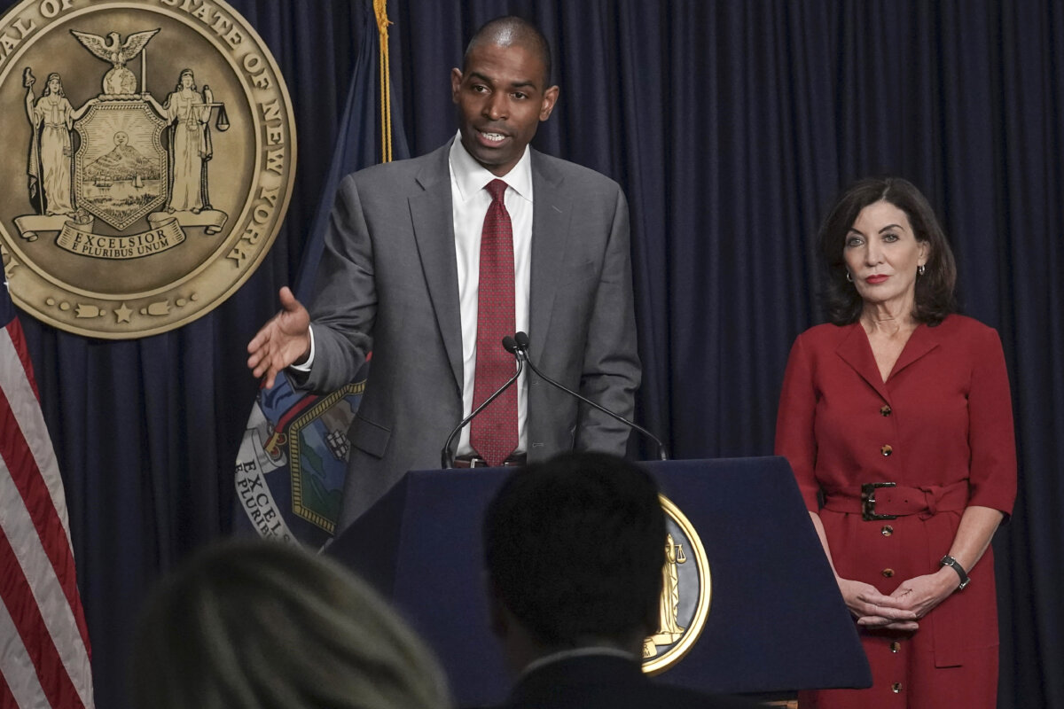 New York Lt. Gov. Antonio Delgado (L) holds a news conference with Gov. Kathy Hochul in New York on May 25, 2022. (Bebeto Matthews/AP Photo)