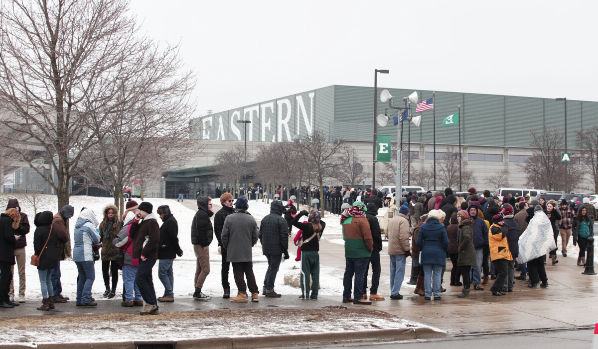 People wait in line at Eastern Michigan University in Ypsilanti, Mich., on Feb. 15, 2016. (Bill Pugliano/Getty Images)