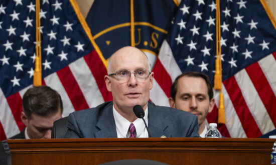 Moolenaar Urges Commerce to Clarify Chip Rule Meant to Stop Huawei Diversion