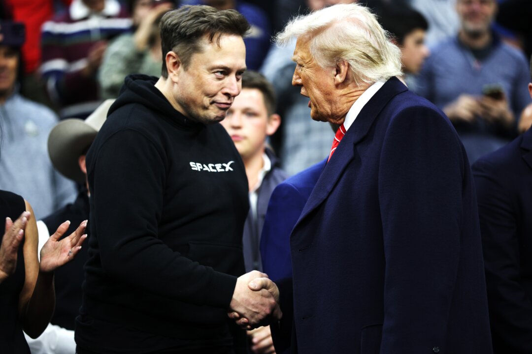 Trump Says He May Have to Speak With Musk After Ukraine Says Starlink Still Not Restored