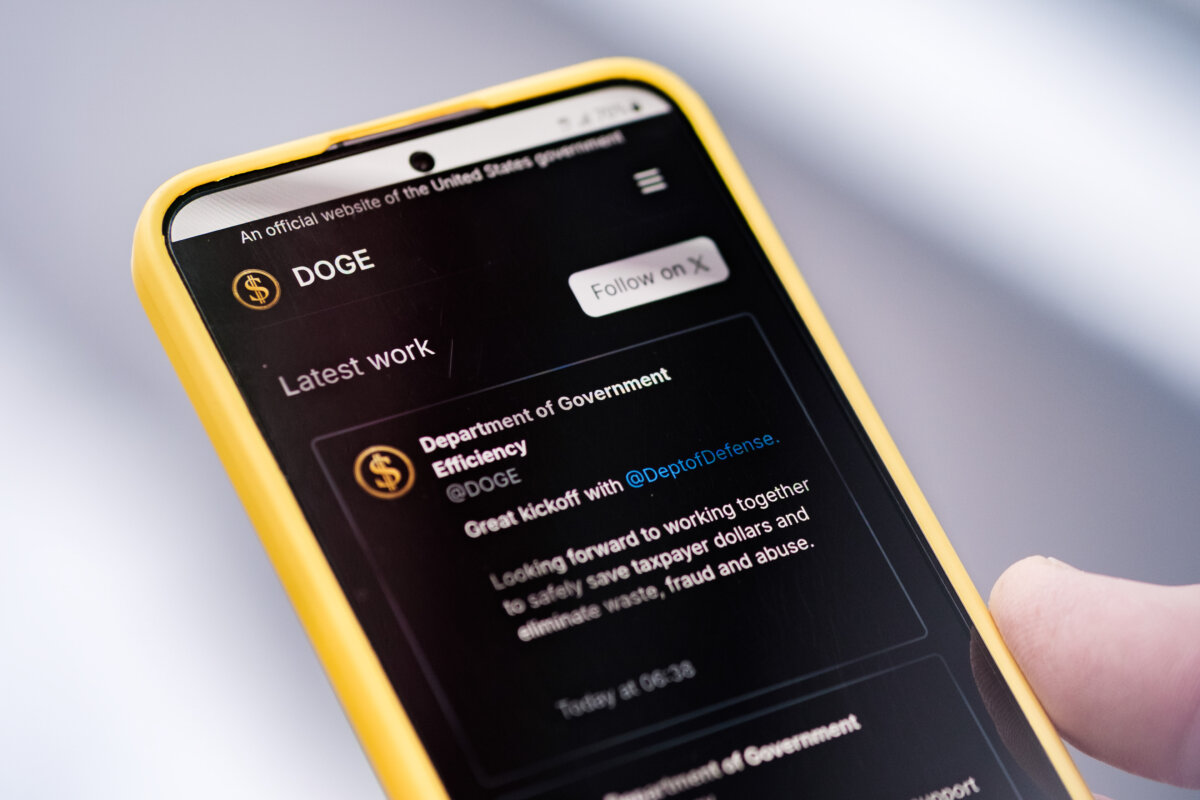 A page from the Department of Government Efficiency (DOGE) website is displayed on a phone. (Oleksii Pydsosonnii/The Epoch Times)