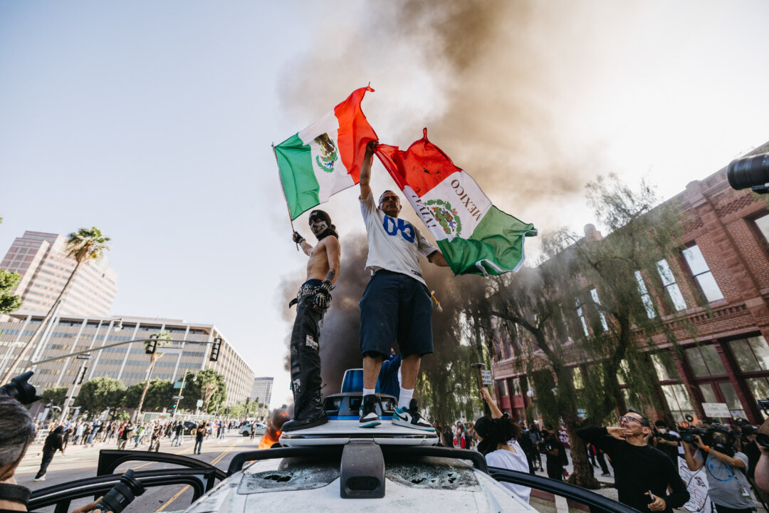 🚨🇺🇲 𝗧𝗿𝘂𝗺𝗽 𝗔𝗱𝗺𝗶𝗻 𝗗𝗲𝗽𝗹𝗼𝘆𝗶𝗻𝗴 𝟱𝟬𝟬 𝗨𝗦 𝗠𝗮𝗿𝗶𝗻𝗲𝘀 𝘁𝗼 𝗟𝗼𝘀 𝗔𝗻𝗴𝗲𝗹𝗲�...