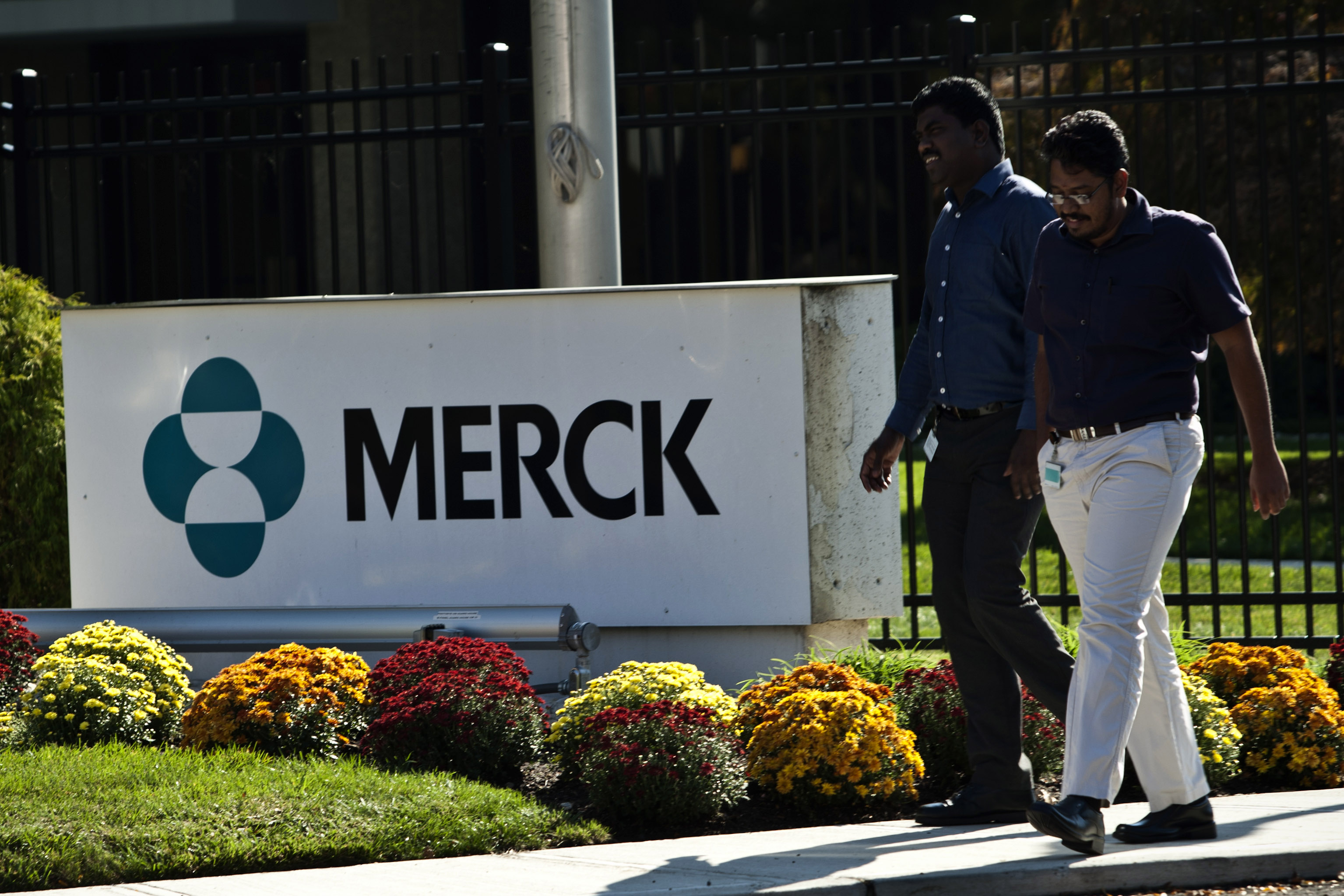 Pharmaceutical Giant Merck Announces It S Cutting 8 500 Jobs