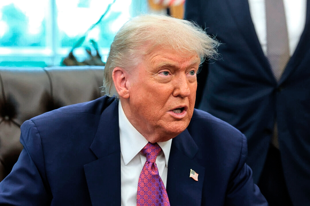 Trump Hosts Soccer Team at White House
