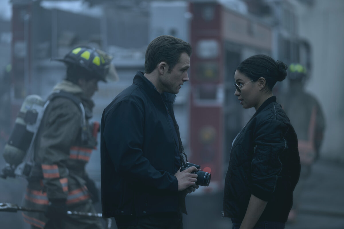 Dave Gudsen (Taron Egerton) and Detective Michelle Calderon (Jurnee Smollett), in “Smoke.” (Apple TV+)