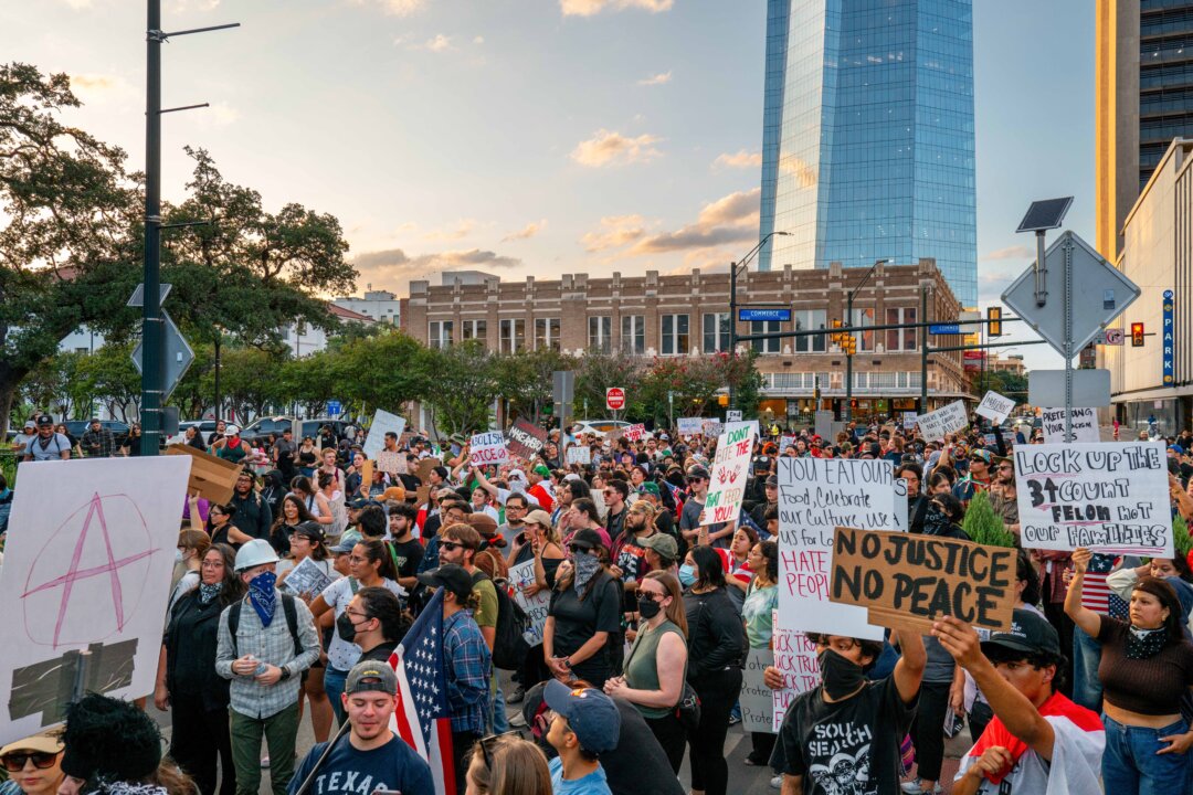 Texas Governor Deploys 5,000 National Guard Ahead of Planned Protests ...