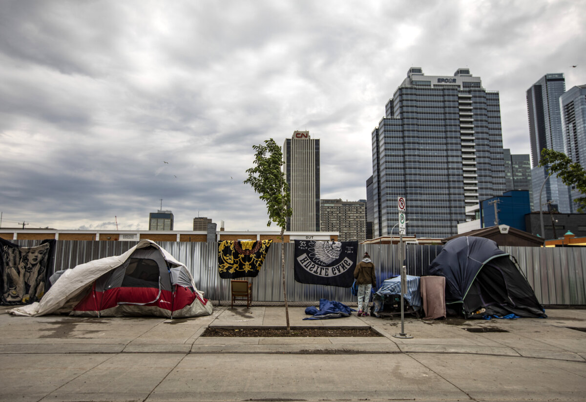 A homeless camp in downtown Edmonton on June 15, 2022. (The Canadian Press/Jason Franson)