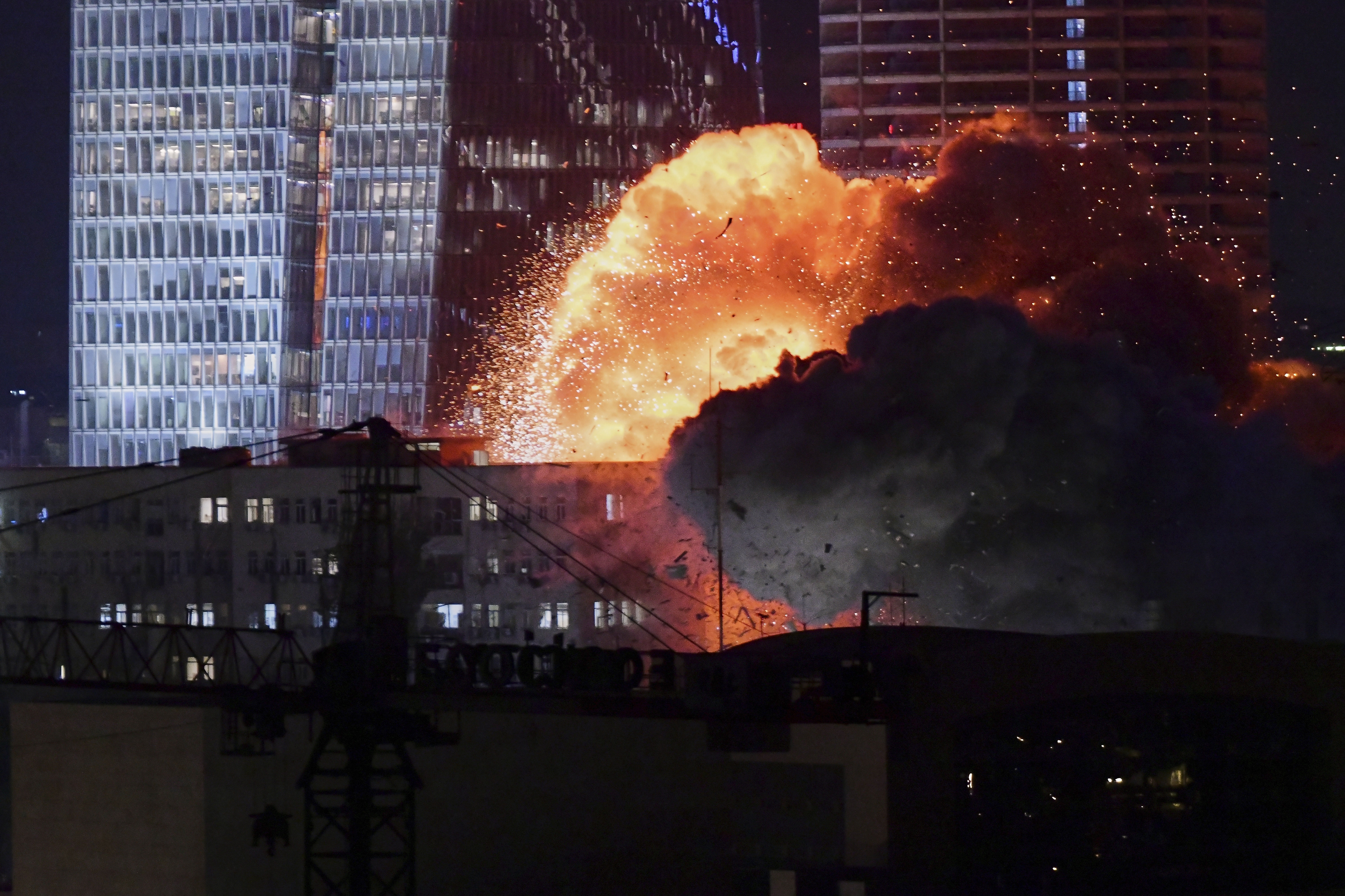 Iranian Missiles Hit Tel Aviv in Retaliatory Attack
