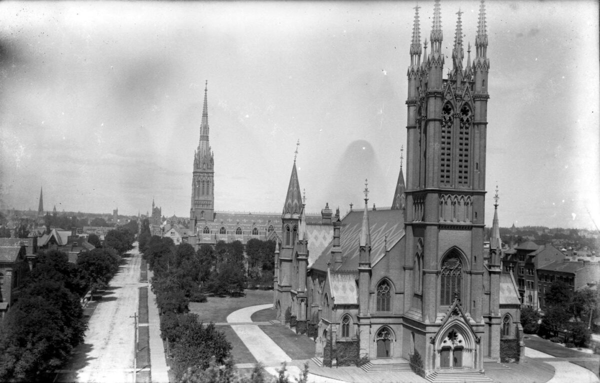The Metropolitan Methodist Church (later Metropolitan United Church) on Bond Street in Toronto in 1896. (Public Domain)