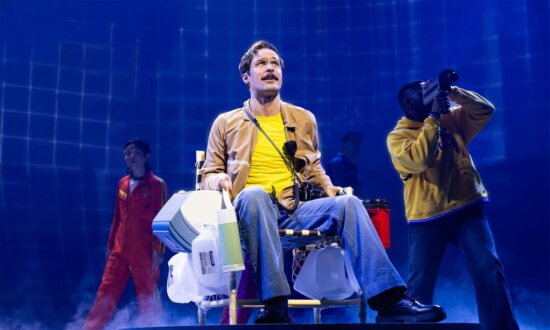 ‘42 Balloons’: A Soaring Musical at Chicago Shakespeare Theater