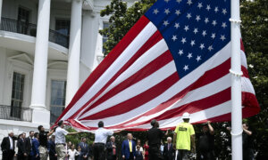 Trump Installs 2 Massive US Flags, 1 on Each Side of White House