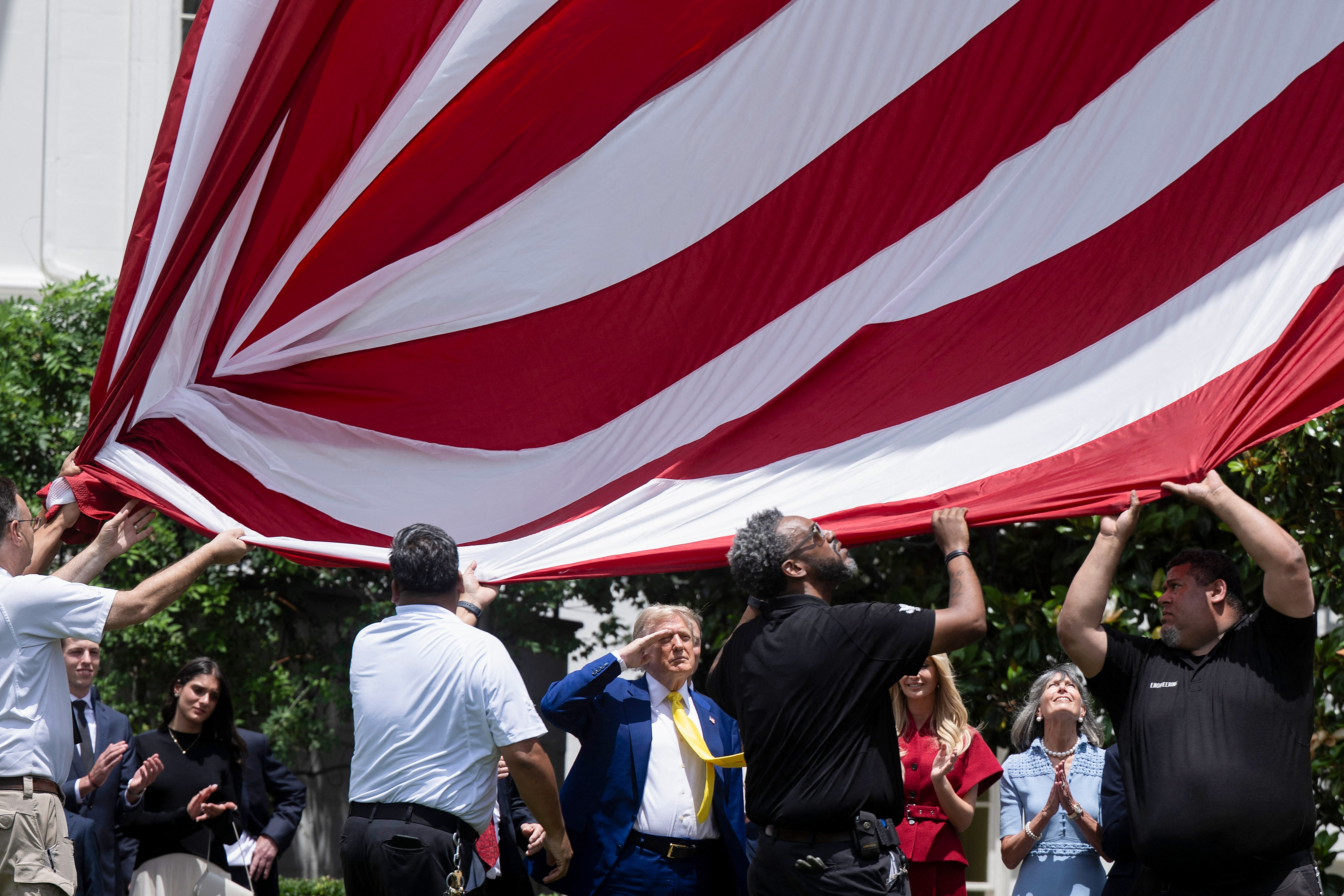Day in Photos: New Flagpole, Protests in Argentina, and Royal Highland Show