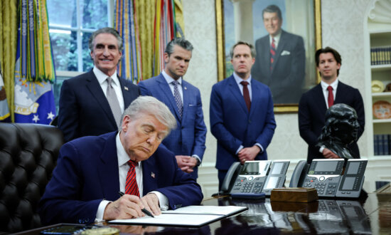 Trump Signs Executive Order to Lift Sanctions on Syria