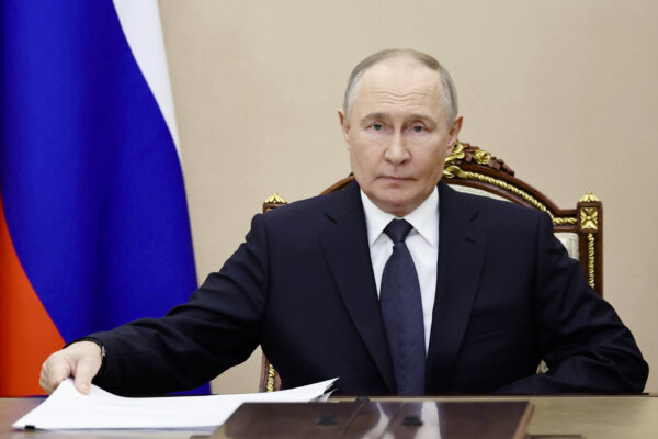 Putin Says Russia Ready to Help Iranian People Following US Airstrikes