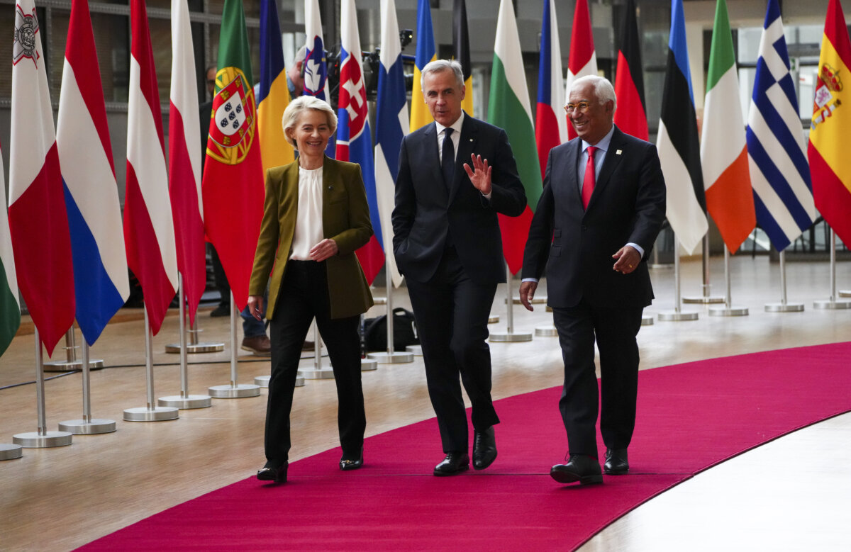 Canadian Prime Minister Mark Carney (C) is welcomed to the European Council Building by Antonio Costa, president of the European Council, and Ursula von der Leyen, president of the European Commission, for the Canada-EU Summit in Brussels, Belgium, on June 23, 2025. (The Canadian Press/Sean Kilpatrick)