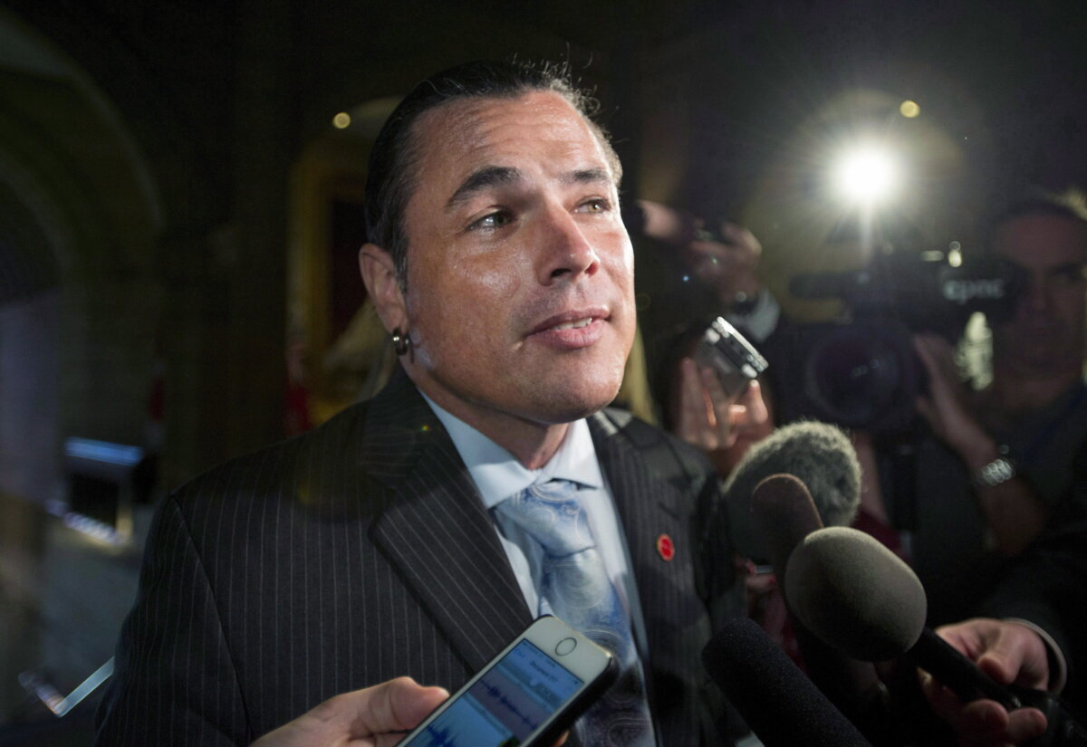 Senator Patrick Brazeau speaks to reporters as he arrives at the Senate on Parliament Hill on Sept. 27, 2016 in Ottawa. (The Canadian Press/Justin Tang)