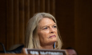 GOP Senators Vow to Block Fed Nominees Over Probe of Powell