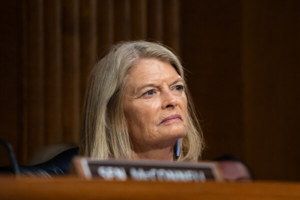 2 GOP Senators Vow to Block Trump Nominees