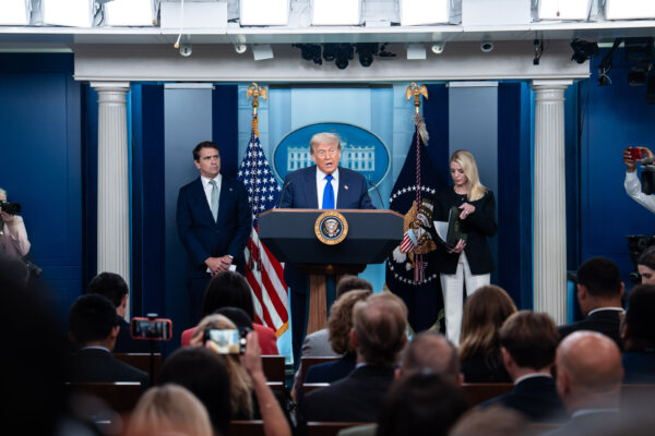 ▶ Trump Holds a Press Briefing at White House