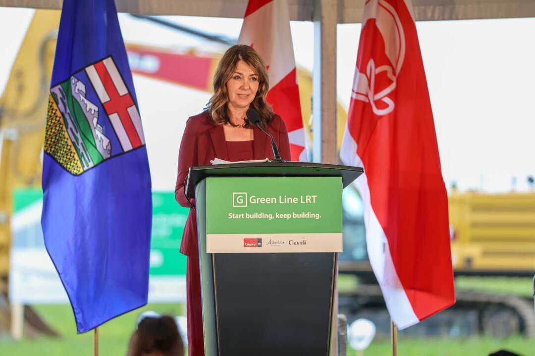 Alberta Premier Highlights Rising Separatist Support, Urges Ottawa Response