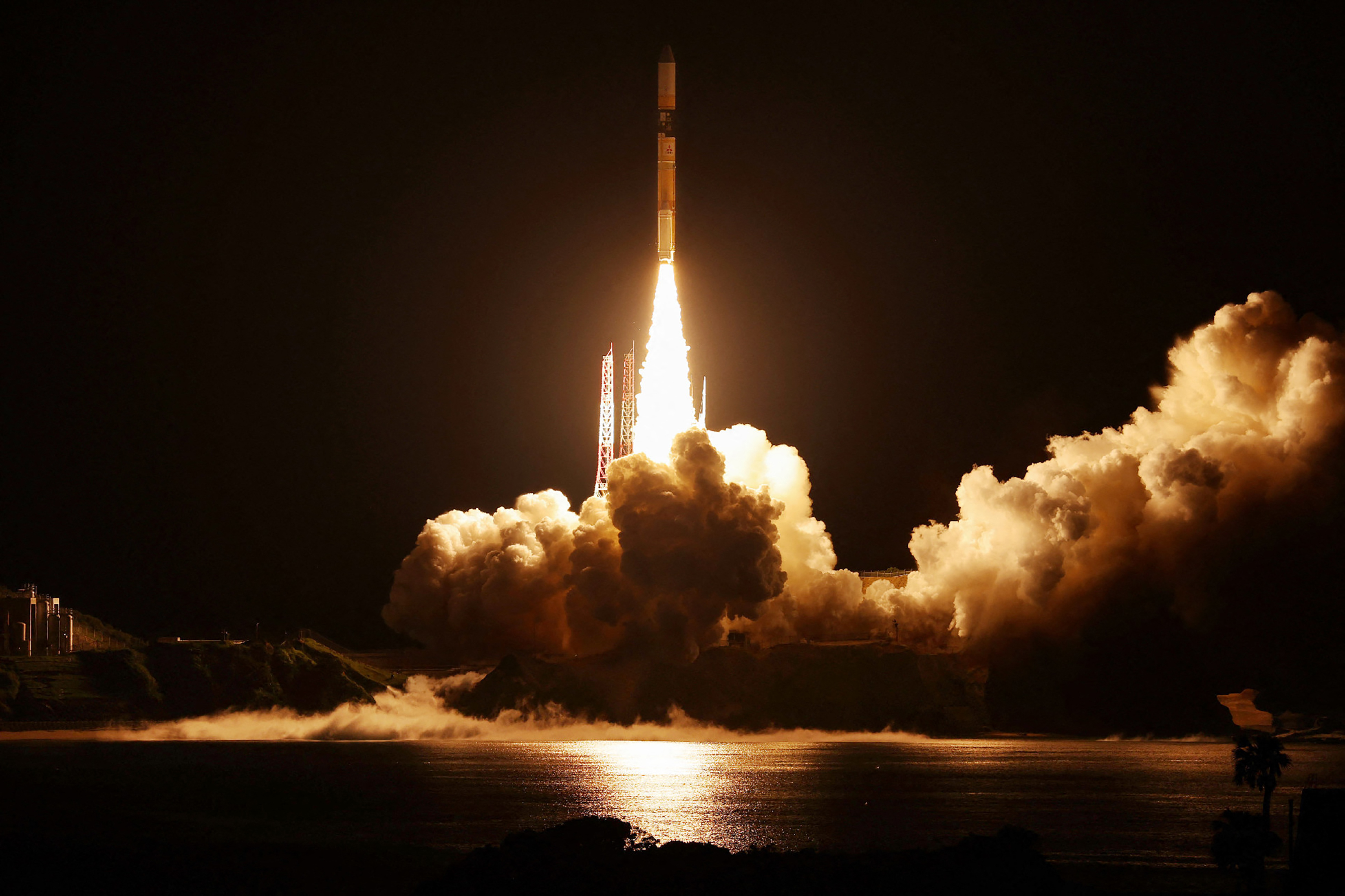 Day in Photos: Rocket Launch, National Paddy Day, and Fifa Club World 2025