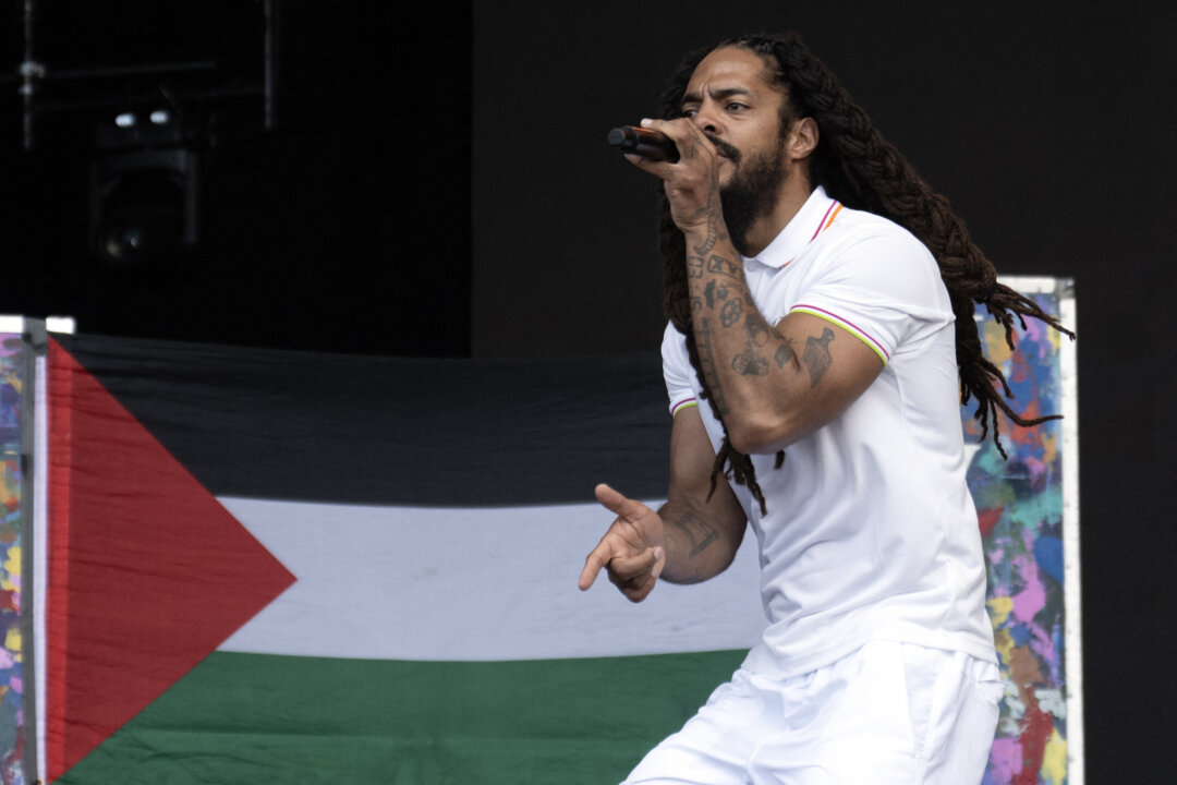 US Revokes Visas for British Punk-Rap Duo Over Anti-Israel Chant