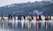 Day in Photos: Migrants Crossing English Channel, Forest Fires in Turkey, and Largest Flower Bloomed