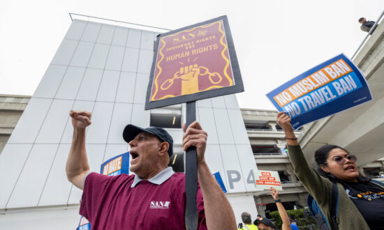 Third Republican Governor Calls for Investigation Into Muslim Groups Over Terrorism Concerns