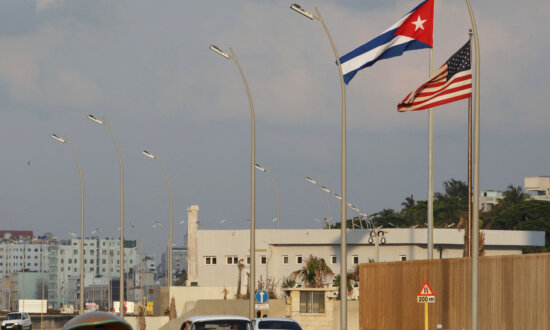 Trump Signs Memo Strengthening US Policy Toward Cuba