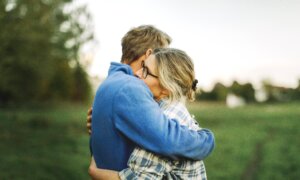 The Perfect Hug Length to Improve Immunity and Reduce Stress