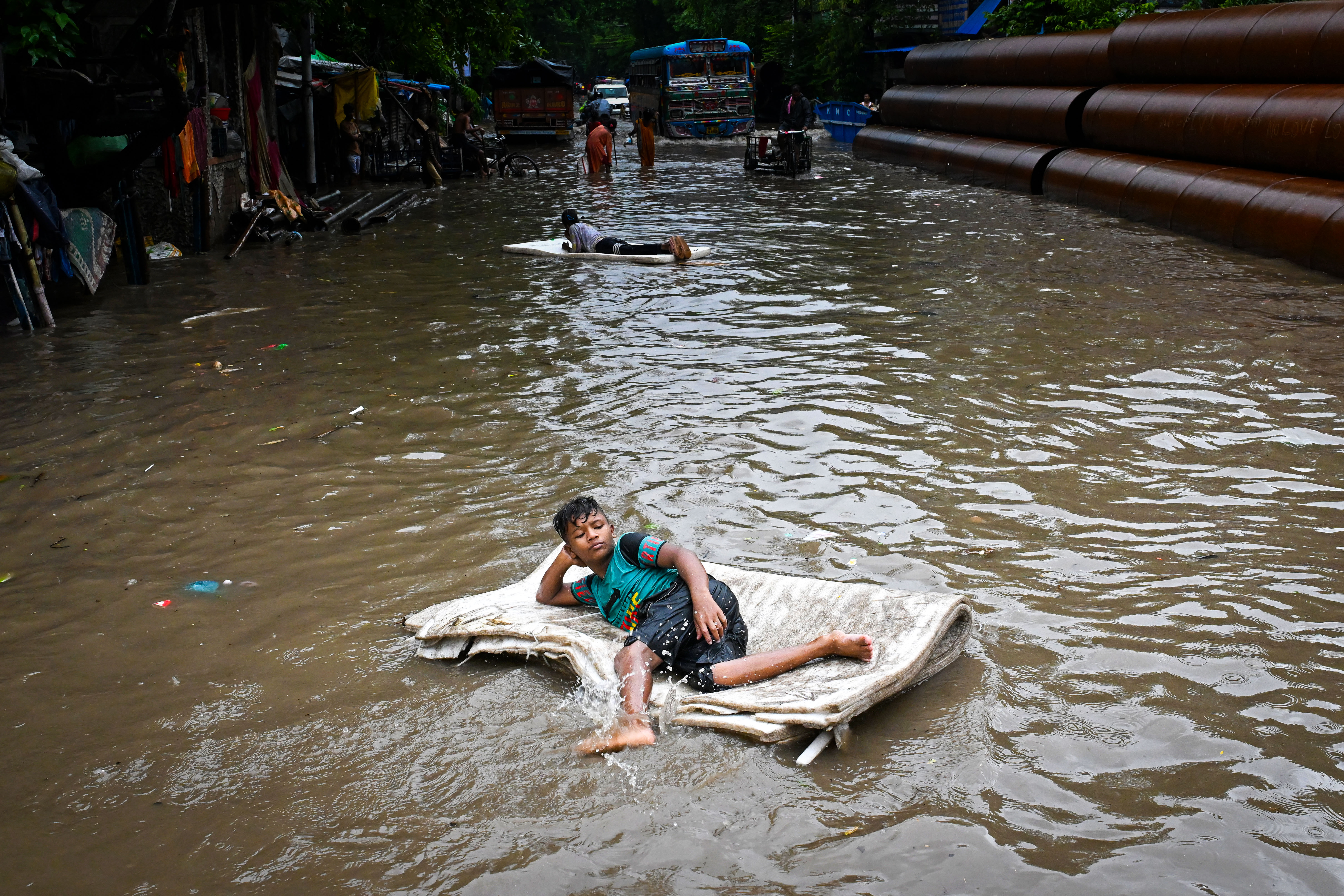Day in Photos: Heavy Rains in India, Wildfire in France, and Harvesting Jasmine Flowers in Egypt