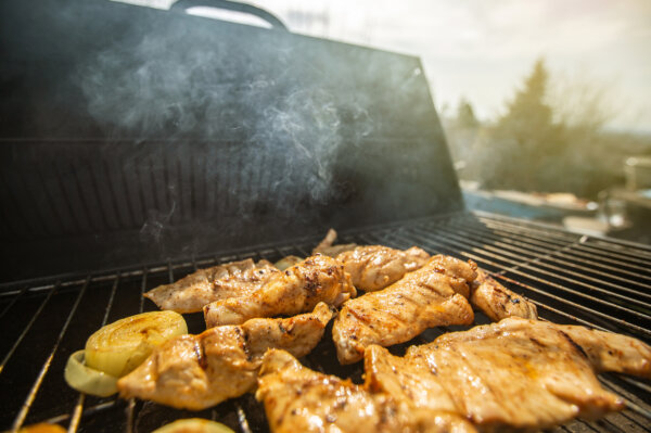 Keep Your Grilled Chicken Juicy, Thanks to These Tips