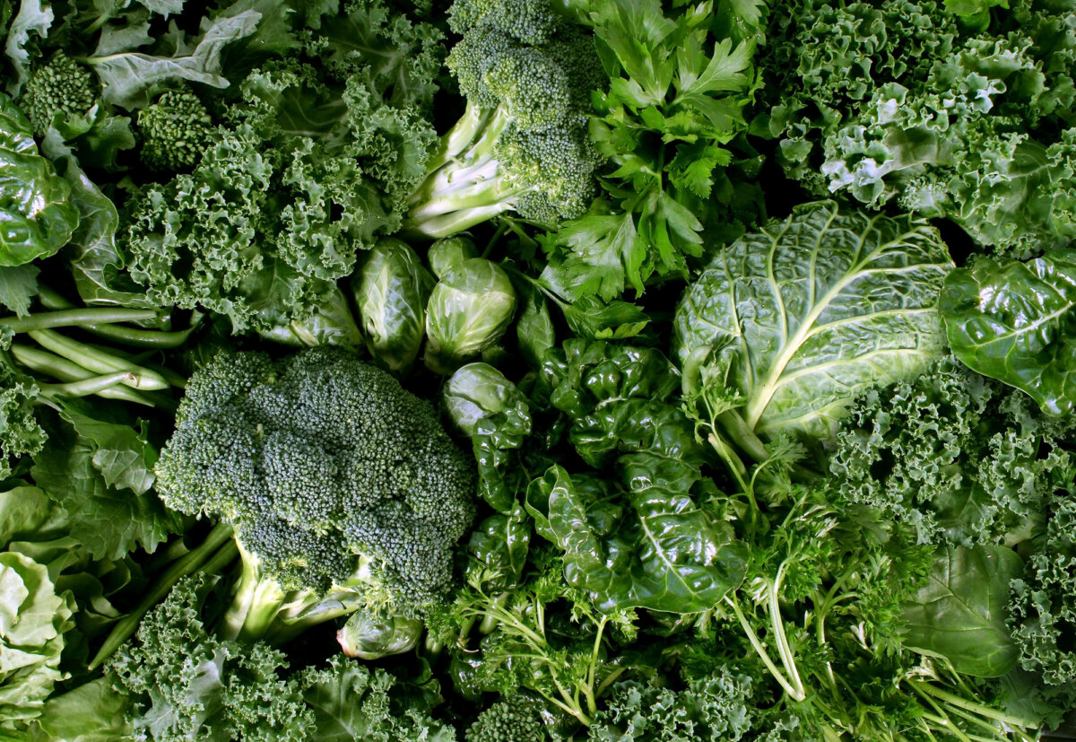 Many leafy greens mature quickly, making them ideal for staggered plantings that provide continuous harvests throughout the season. (Lightspring/Shutterstock)
