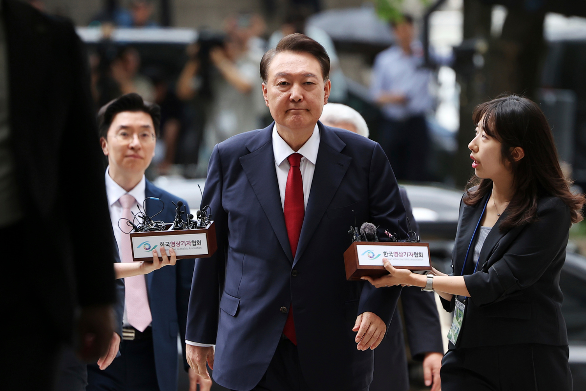 Former South Korean President Yoon Suk Yeol (C) arrives at a court to attend a hearing to review his arrest warrant requested by special prosecutors in Seoul, South Korea, on July 9, 2025. (Kim Hong-Ji/Pool Photo via AP)