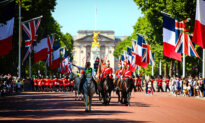Day in Photos: Parade in England, Trump Travels to Texas, Commemoration in Bosnia
