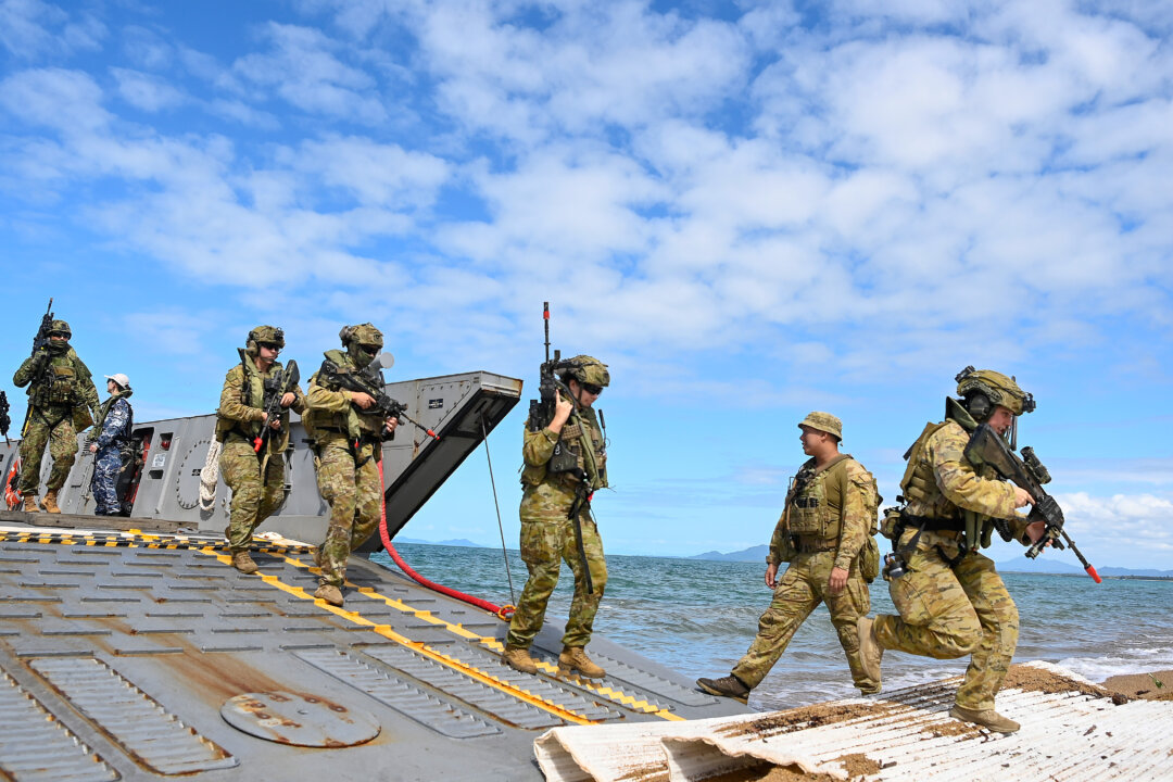 Day in Photos: Amphibious Landing Rehearsal, Grand Canyon Fire, End of San Fermin