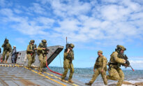 Day in Photos: Amphibious Landing Rehearsal, Grand Canyon Fire, End of San Fermin