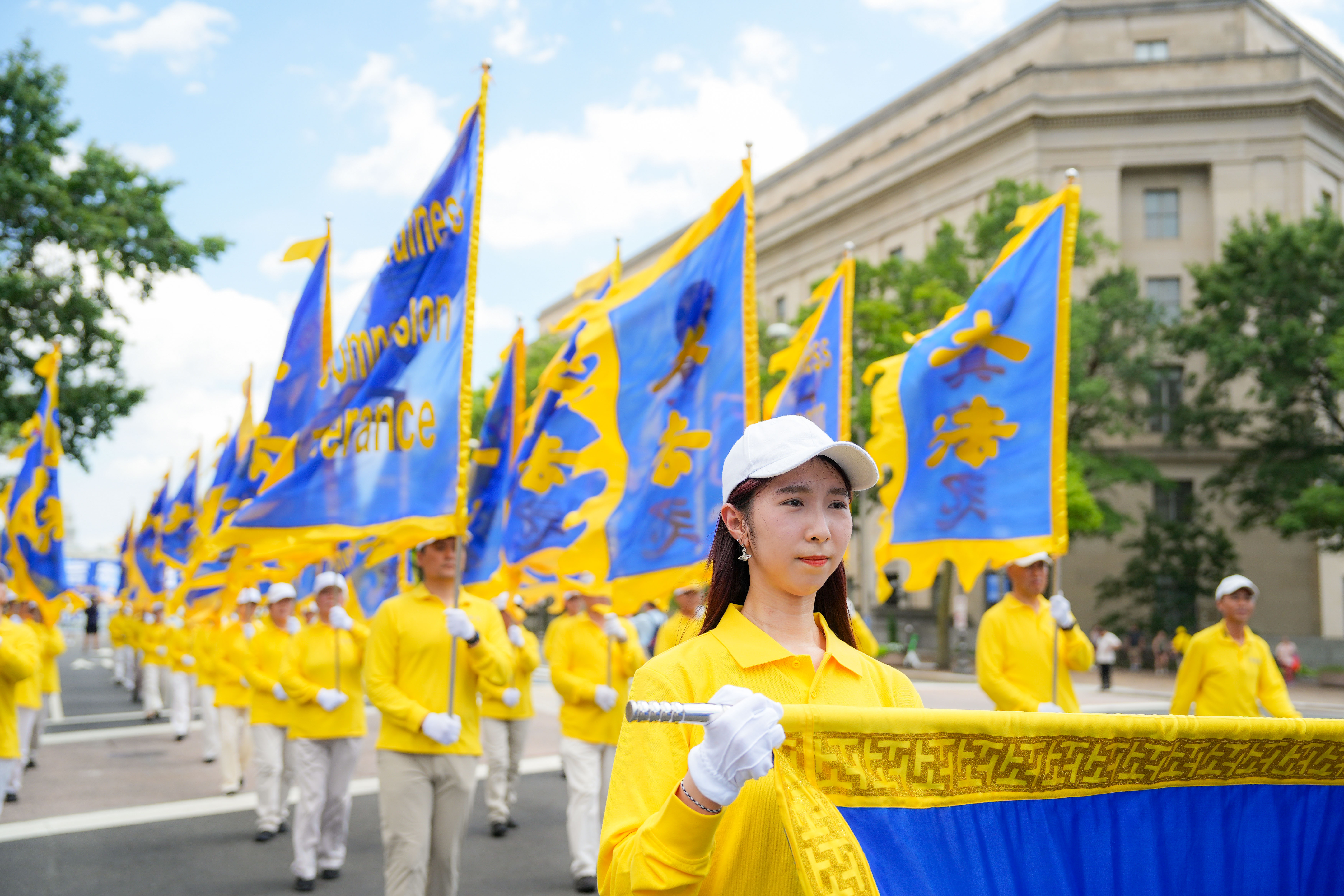 Day in Photos: Falun Dafa Parade, Royal Salute, Civilian Drill in Taiwan